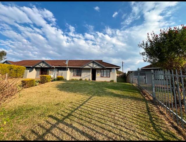 2 BEDROOM TOWNHOUSE FOR SALE IN LINCOLN MEADE
